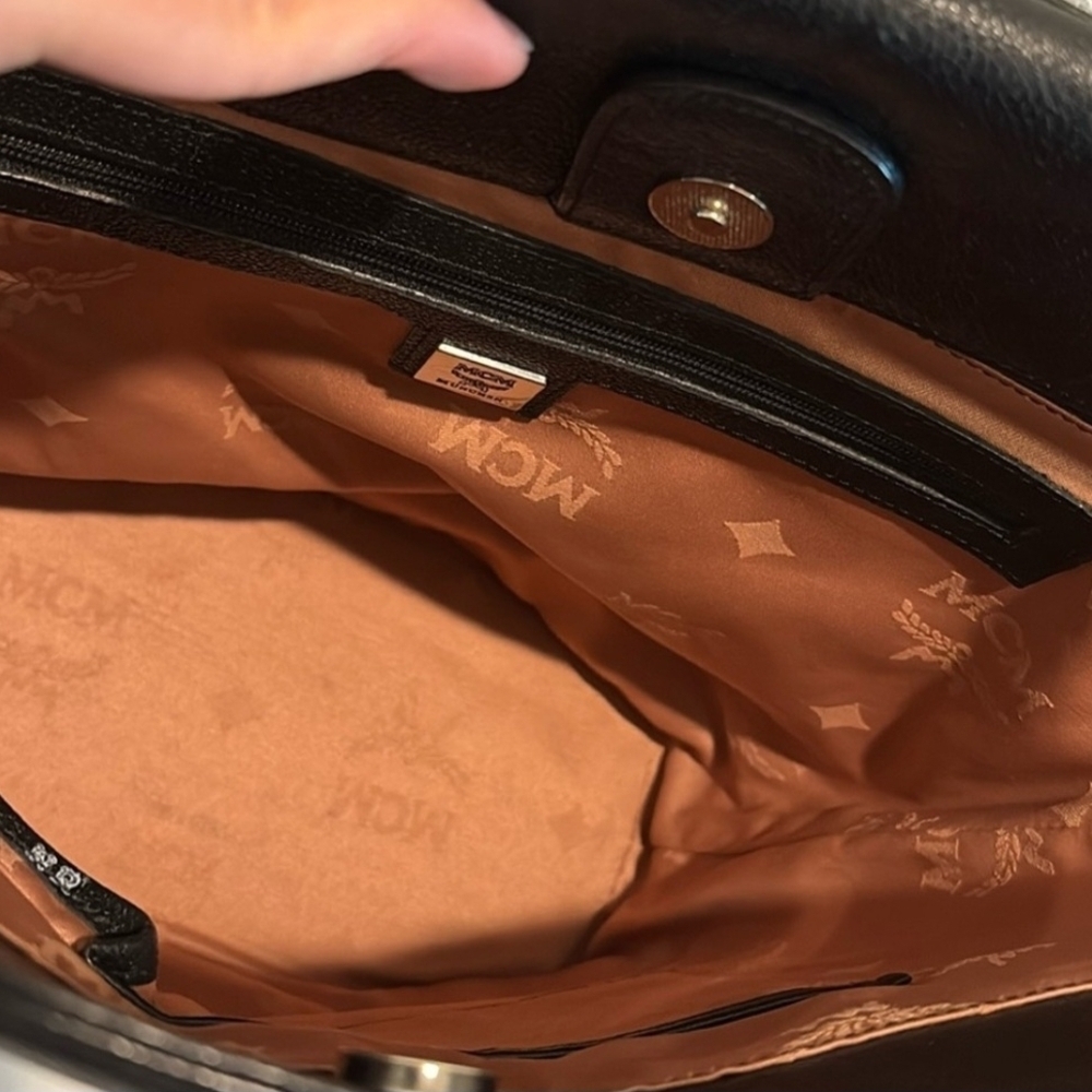 MCM Munchen Black Saffiano Leather Shoulder Bag (EXCELLENT CONDITION) - Picture 9 of 15